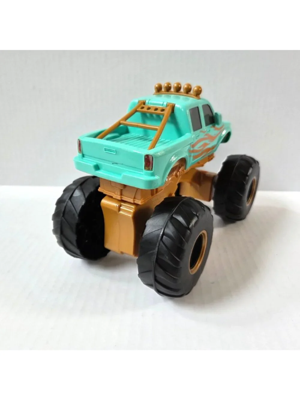 Disney Pixar Cars On The Road Circus Stunt Ivy Jumping Monster Truck